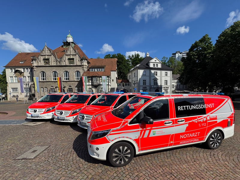 FW-GL: Feuerwehr Bergisch Gladbach stellt vier neue Notarzteinsatzfahrzeuge in Dienst - Moderne Technik für eine leistungsfähige Notfallversorgung - Foto: presseportal.de