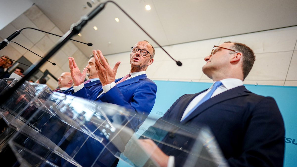 Wie umgehen mit der AfD? In einem Punkt gibt Friedrich Merz schon eine klare Antwort - zu einem möglichen Verbotsverfahren hält er sich noch zurück. - Foto: Kay Nietfeld/dpa