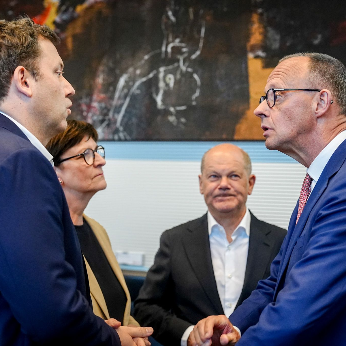 Merz besuchte am Abend vor der Kanzler-Wahl die SPD-Fraktion.  - Foto: Kay Nietfeld/dpa