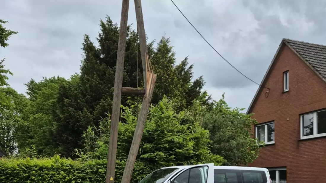 FW Xanten: Feuerwehr Xanten bei zwei Verkehrsunfällen im Einsatz - Bild: presseportal.de