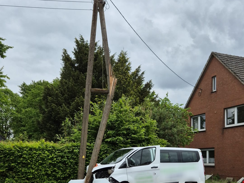 FW Xanten: Feuerwehr Xanten bei zwei Verkehrsunfällen im Einsatz - Foto: presseportal.de