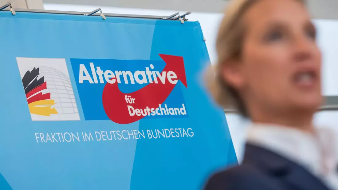 Die AfD-Fraktion im Bundestag wird um einen Abgeordneten kleiner. - Bild: Michael Kappeler/dpa