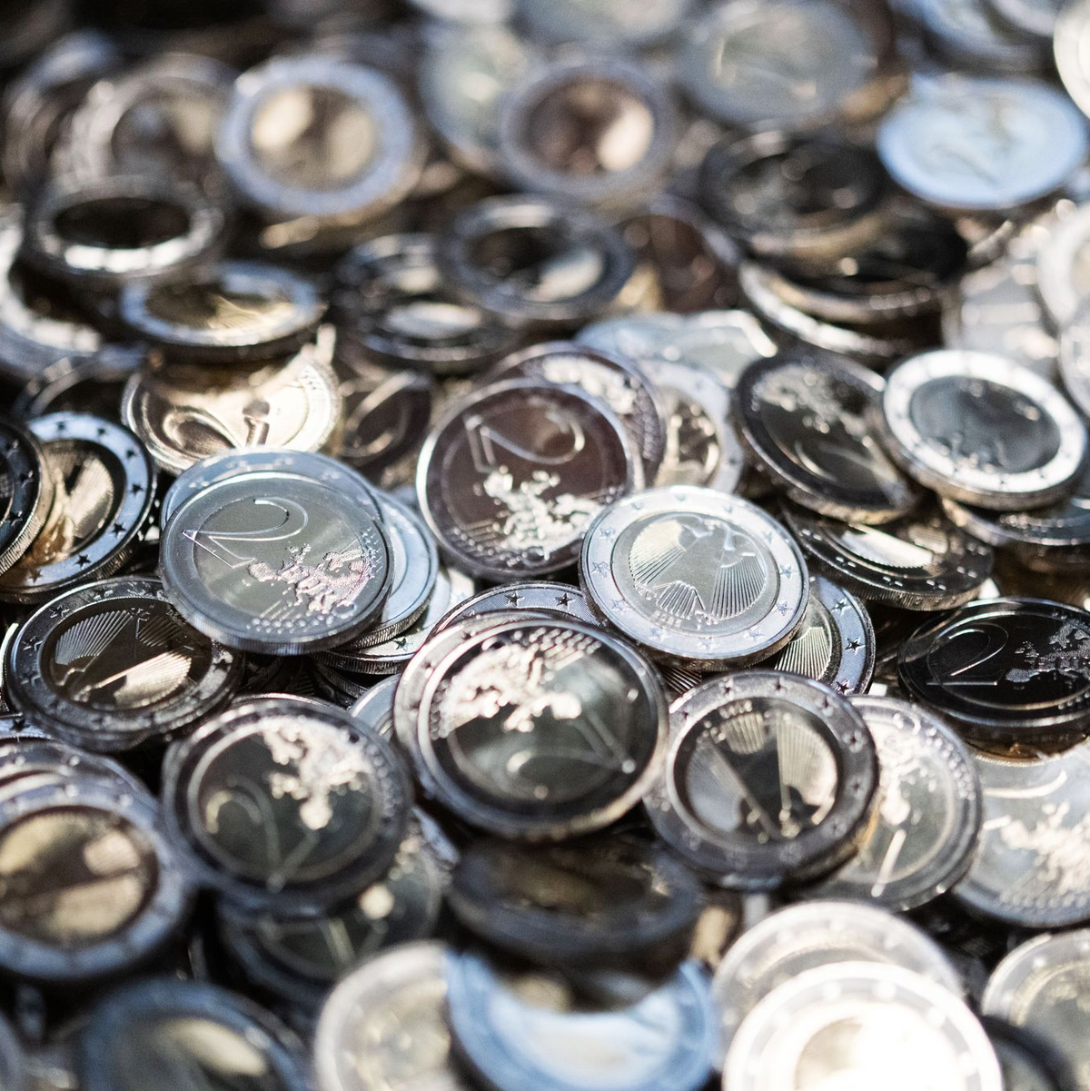 Gemessen an der Zahl der Transaktionen ist Bargeld noch immer die beliebteste Zahlungsart. (Symbolbild) - Foto: Marijan Murat/dpa