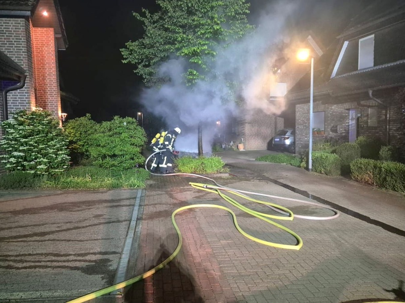 FW Sonsbeck: PKW-Brand in Labbeck - Foto: presseportal.de