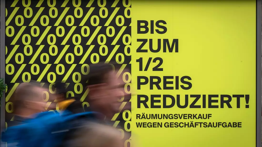 Immer mehr Unternehmen geben auf. (Archivbild) - Bild: Peter Kneffel/dpa