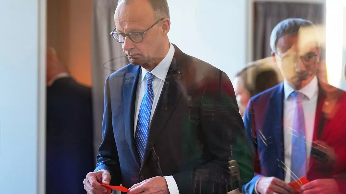 Der Bundestag soll heute noch einen zweiten Versuch zur Kanzlerwahl machen. - Bild: Michael Kappeler/dpa