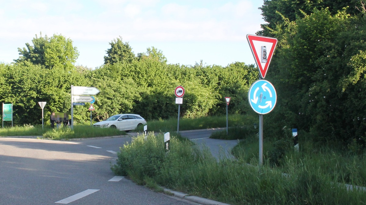 POL-VIE: Nettetal-Hinsbeck: Unfall im Kreisverkehr - E-Scooter-Fahrerin wird leicht verletzt - Foto: presseportal.de