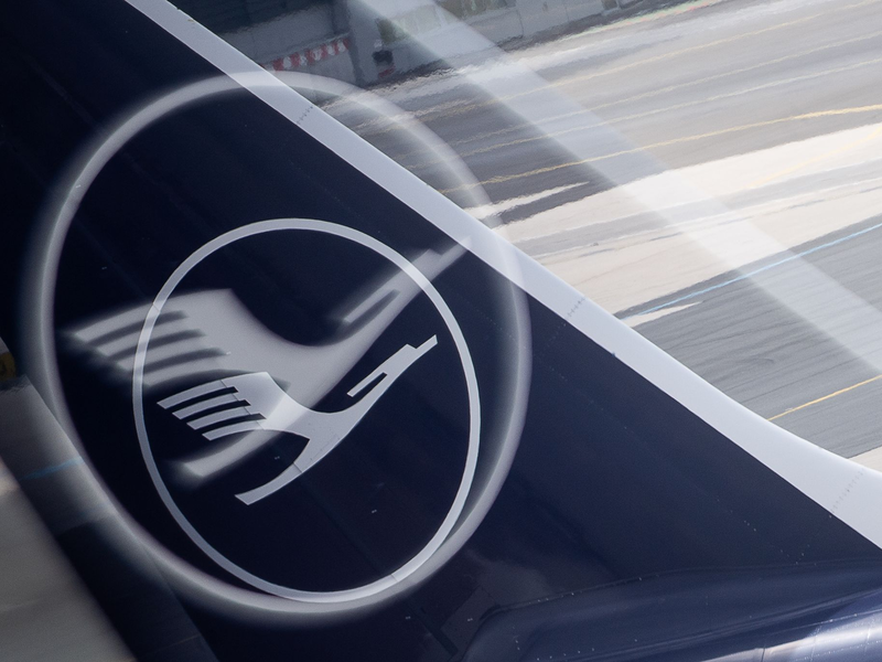 Zur Hauptversammlung der Lufthansa hagelt es Kritik der Gewerkschaften.   - Foto: Sebastian Gollnow/dpa