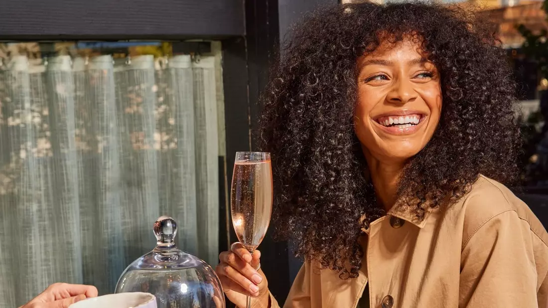 Muttertagstrend: Über die Hälfte der Mütter (55 %) reserviert ihr Festmahl im Restaurant selbst - Bild: presseportal.de