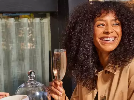 Muttertagstrend: Über die Hälfte der Mütter (55 %) reserviert ihr Festmahl im Restaurant selbst - Foto: presseportal.de