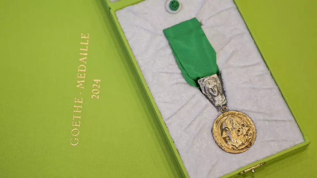 Die Goethe-Medaille wird traditionell am 28. August, dem Geburtstag des Dichters Johann Wolfgang von Goethe (1749-1832), in Weimar verliehen. (Archivbild) - Bild: Hannes P. Albert/dpa