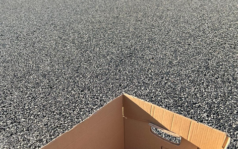 POL-DA: Büttelborn: Autobahnpolizisten müssen erneut verwaiste Küken retten/Mama von zehn Entchen überfahren - Foto: presseportal.de