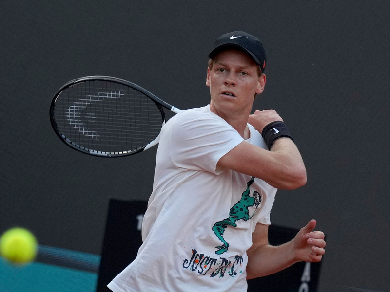 Tennisstar Jannik Sinner ist von Papst Leo XIV. empfangen worden. - Foto: Alfredo Falcone/LaPresse/AP/dpa