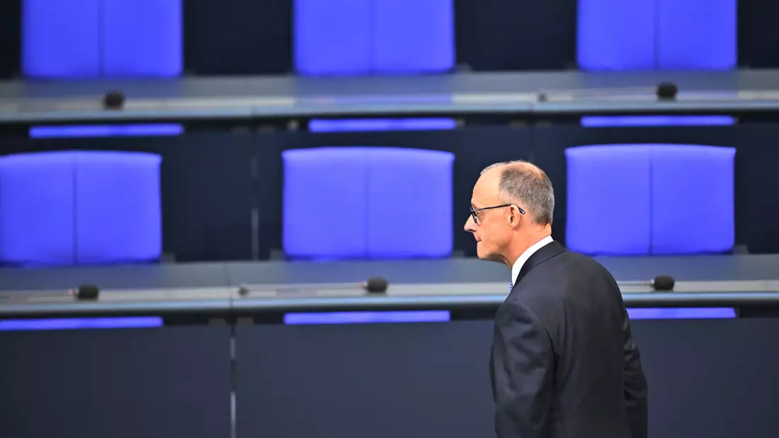 Merz ist bei der Kanzlerwahl im ersten Wahlgang durchgefallen. - Bild: Sebastian Gollnow/dpa