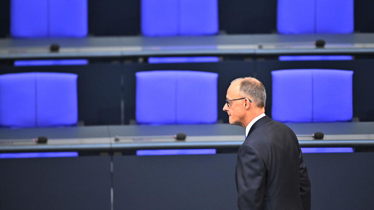 Merz ist bei der Kanzlerwahl im ersten Wahlgang durchgefallen. - Foto: Sebastian Gollnow/dpa