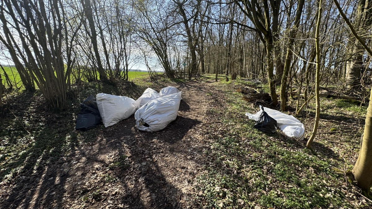 POL-RZ: Erneute Abfallentsorgung auf einem Feldweg - Polizei sucht Zeugen - Foto: presseportal.de