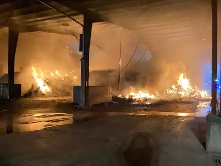 POL-LIP: Dörentrup. Großbrand bei Entsorgungsunternehmen. - Foto: presseportal.de