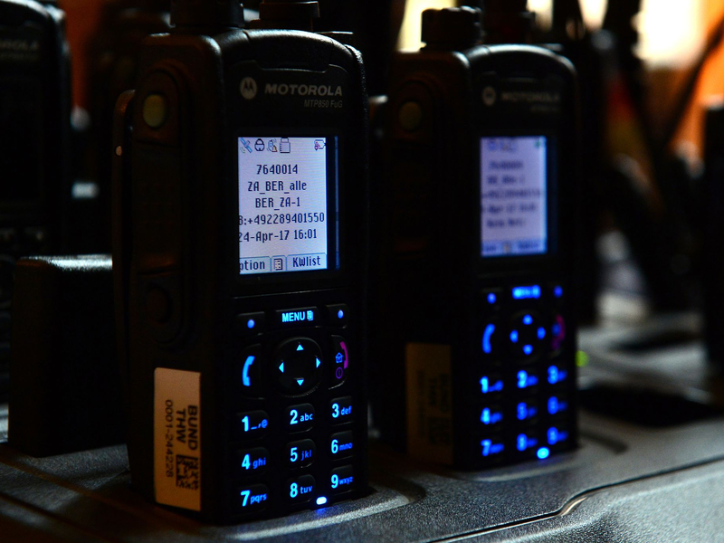 Bei den Feuerwehren ist es zu einem Ausfall des Digitalfunks gekommen. (Symbolbild) - Foto: picture alliance / Maurizio Gambarini/dpa