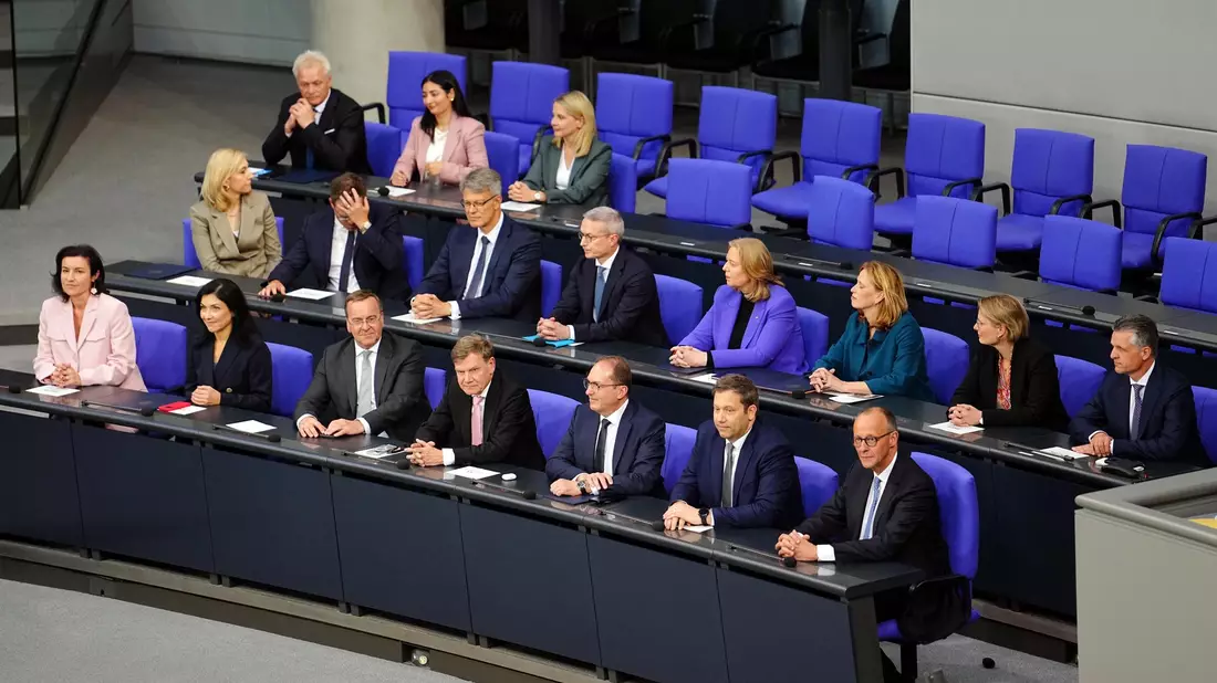 Die frisch gebackene schwarz-rote Regierung. - Bild: Kay Nietfeld/dpa