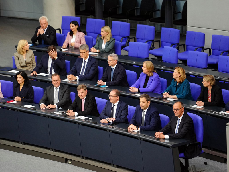 Die frisch gebackene schwarz-rote Regierung. - Foto: Kay Nietfeld/dpa