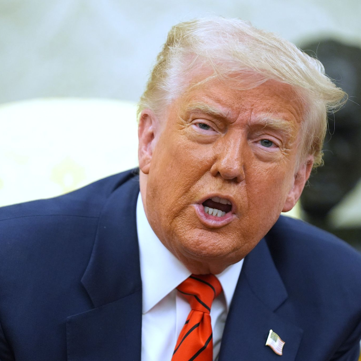 Trump verkündet die Kapitulation der Huthi gegenüber den USA. - Foto: Evan Vucci/AP/dpa