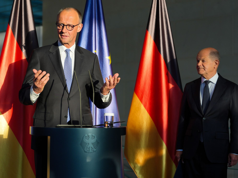 Scholz hat sich aus dem Kanzleramt verabschiedet - soll aber weiter ein Büro und Mitarbeiter haben. (Archivbild) - Foto: Michael Kappeler/dpa