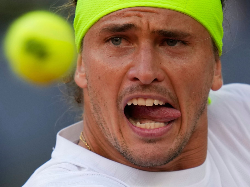 Alexander Zverev tritt beim Turnier in Rom als Titelverteidiger an. - Foto: Manu Fernandez/AP/dpa