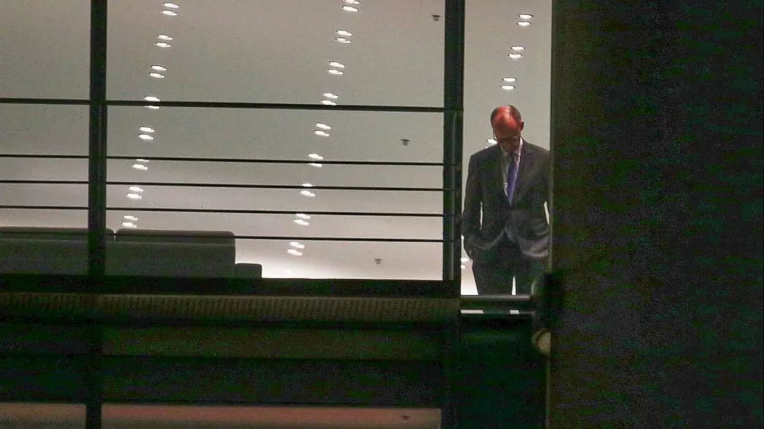 Friedrich Merz zum ersten Mal im Kanzlerbüro am 06.05.2025 - Bild: über dts Nachrichtenagentur