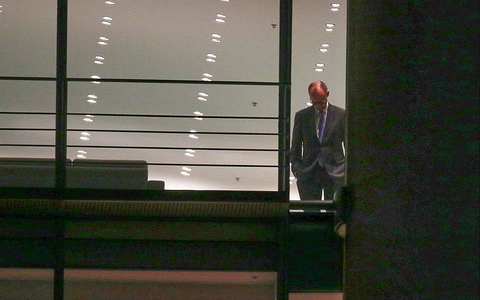 Friedrich Merz zum ersten Mal im Kanzlerbüro am 06.05.2025 - Foto: über dts Nachrichtenagentur