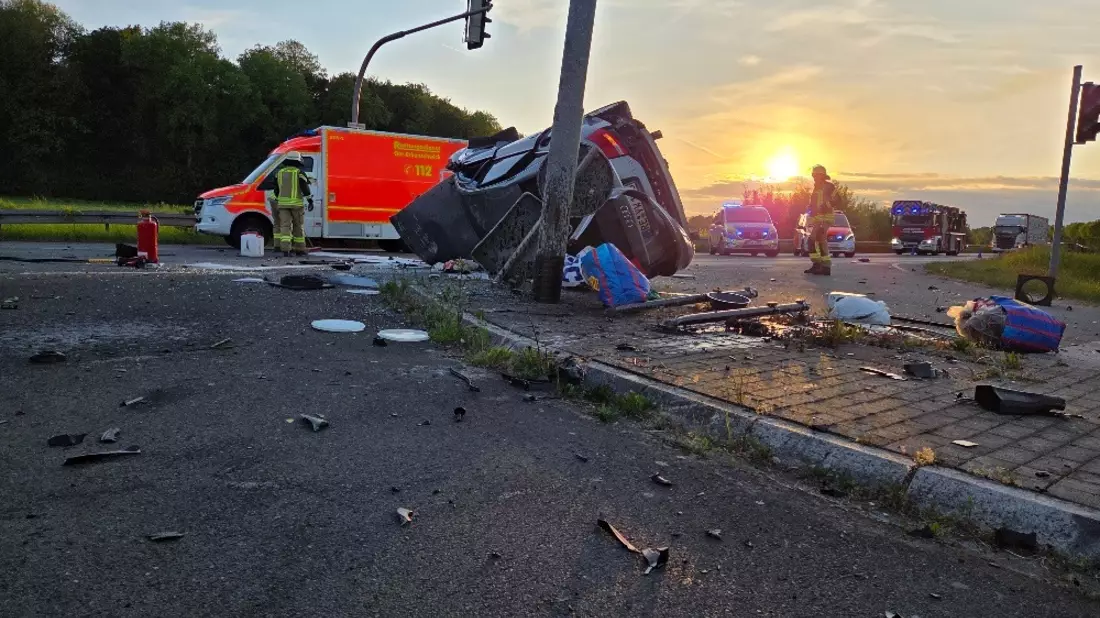 FW Datteln: schwerer Verkehrsunfall auf dem Landwehrring fordert eine verletzte Person - Bild: presseportal.de