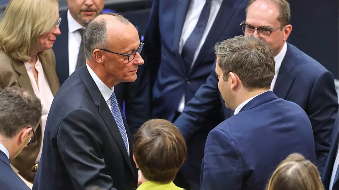 Friedrich Merz bekommt Glückwünsche nach der Kanzlerwahl am 06.05.2025 - Bild: über dts Nachrichtenagentur