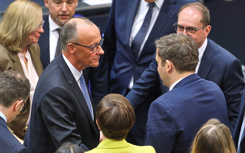 Friedrich Merz bekommt Glückwünsche nach der Kanzlerwahl am 06.05.2025 - Foto: über dts Nachrichtenagentur