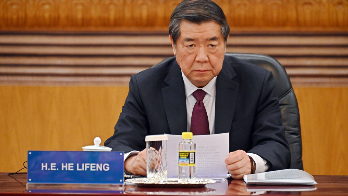 Chinas Vize-Ministerpräsident He sprach von Konsens nach den Zoll-Gesprächen mit der US-Seite. (Archivbild)   - Foto: Johannes Neudecker/dpa