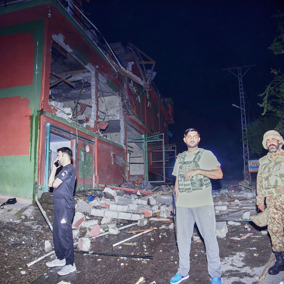 Pakistan meldet Dutzende Tote nach indischen Angriffen. - Foto: M.D. Mughal/AP/dpa