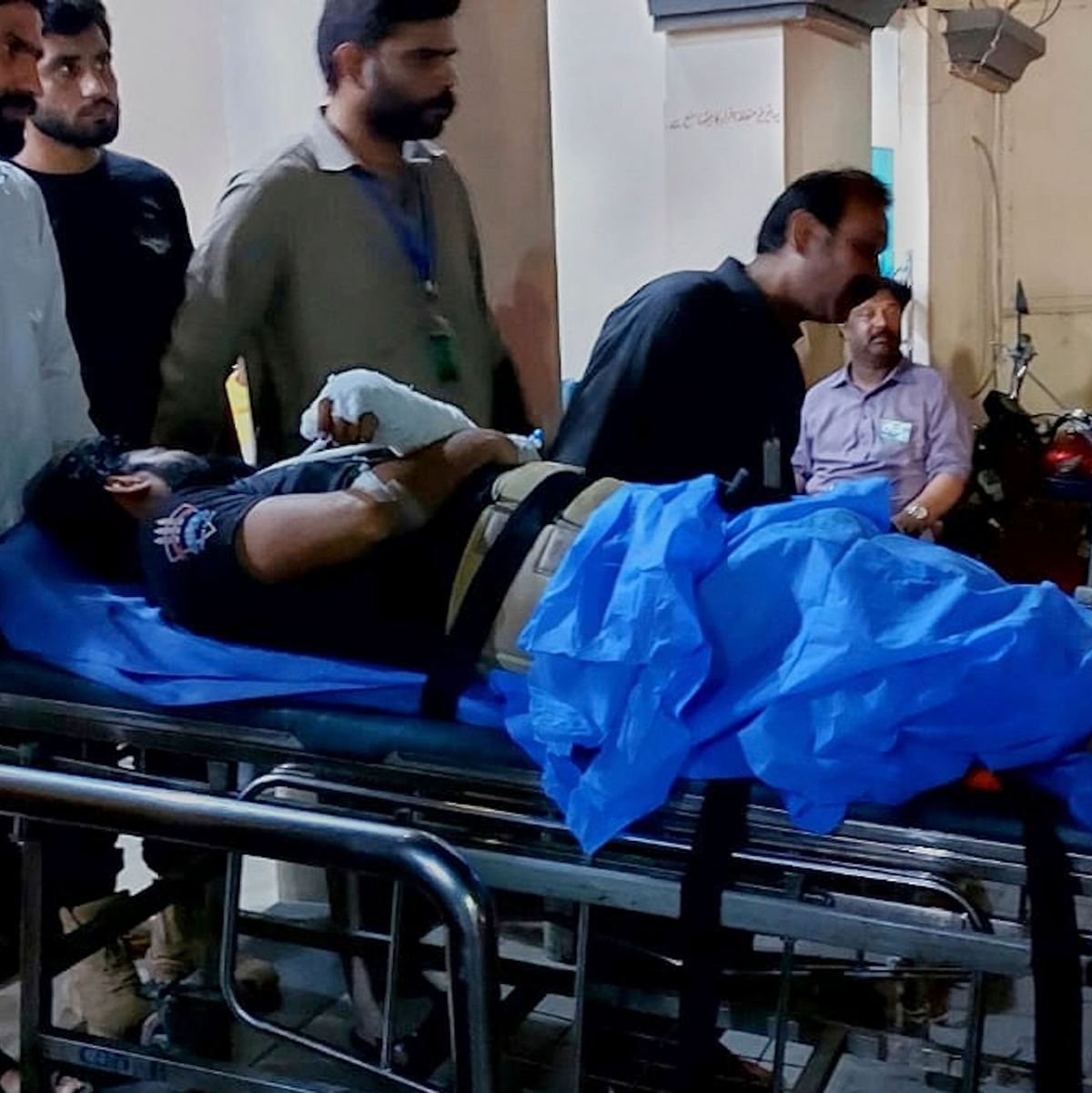 Bei den indischen Angriffen wurden nach pakistanischen Angaben mindestens acht Menschen getötet, Dutzende weitere verletzt.  - Foto: Asim Tanveer/AP/dpa