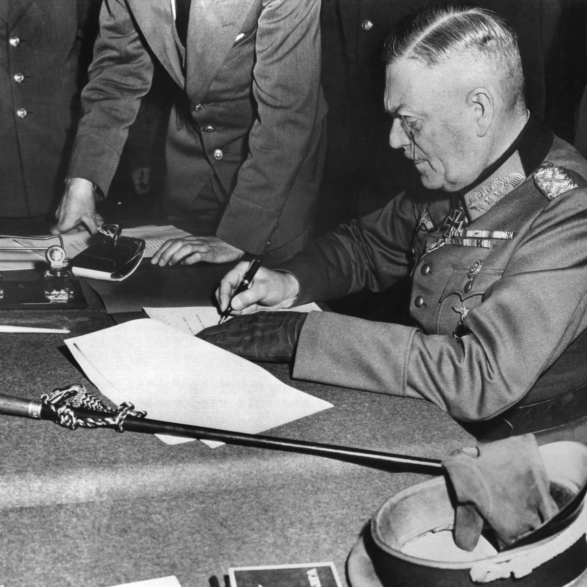 Die deutsche Wehrmacht kapituliert - der Zweite Weltkrieg in Europa ist zu Ende. (Archivbild) - Foto: dpa