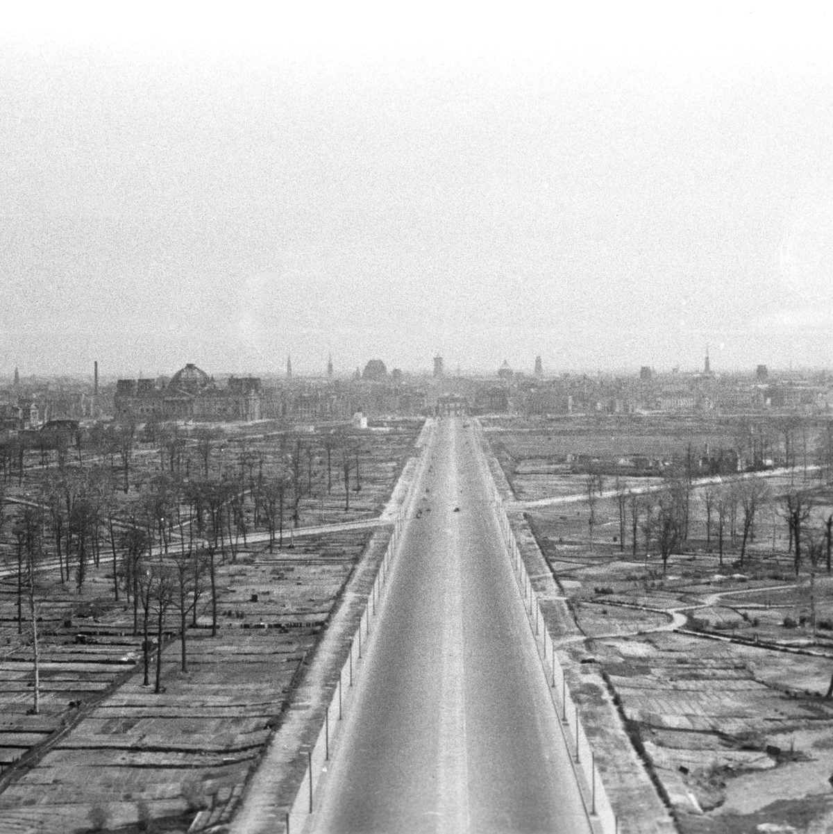 Der vom NS-Staat begonnene Weltkrieg hat nicht nur Berlin in weiten Teilen zerstört. (Archivbild) - Foto: picture alliance / ZB