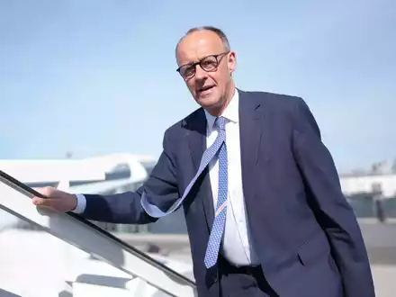 Wollen die deutsch-französische Achse stärken: Frankreichs Präsident Emmanuel Macron und Bundeskanzler Friedrich Merz.  - Foto: Michael Kappeler/dpa