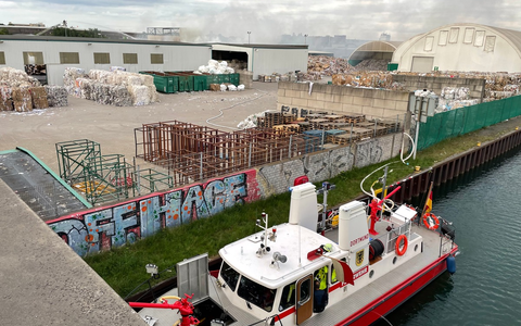 FW-DO: Brand bei einem Recyclingbetrieb im Dortmunder Hafen - Foto: presseportal.de