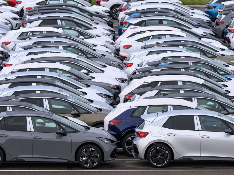 Der deutsche Neuwagenmarkt schwächelt. (Archivbild) - Foto: Hendrik Schmidt/dpa
