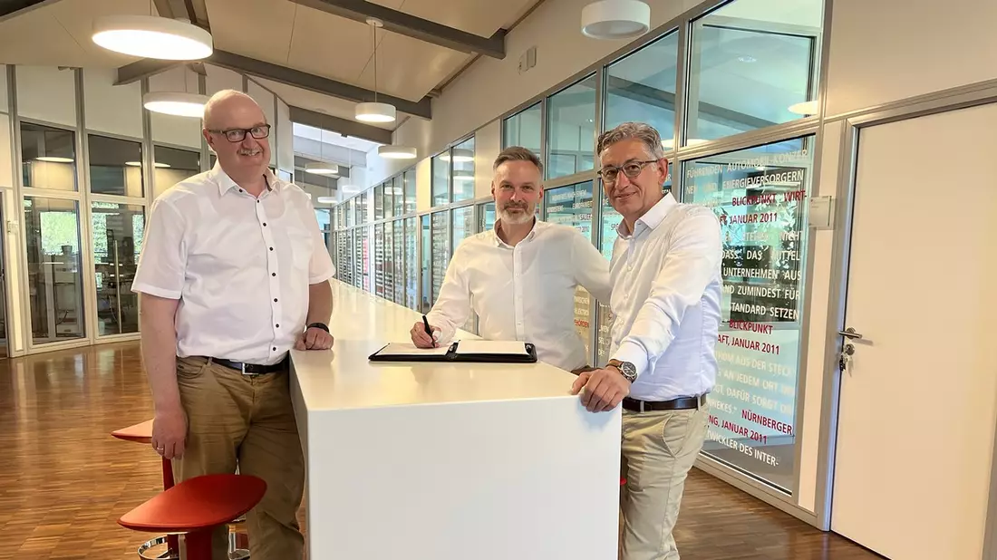 Powering up DC- MENNEKES steigt ins Geschäft mit DC-Ladestationen ein. Übernahme und Weiterentwicklung der DC-Ladelösungen von CHARGE-V - Bild: presseportal.de