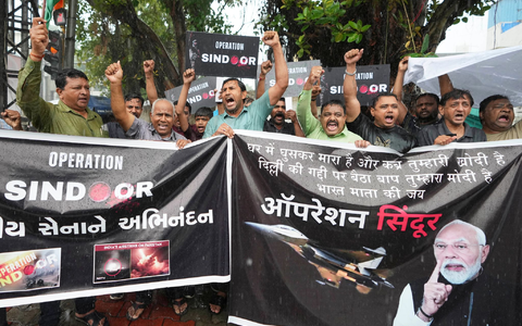 Die Angst vor einer Eskalation des Konflikts wächst.  - Foto: Ajit Solanki/AP/dpa