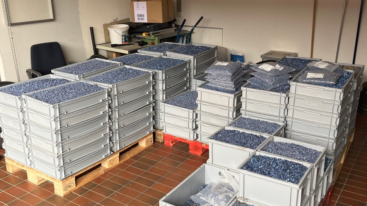 POL-ROW: Wertvolle Nieten - Foto: presseportal.de