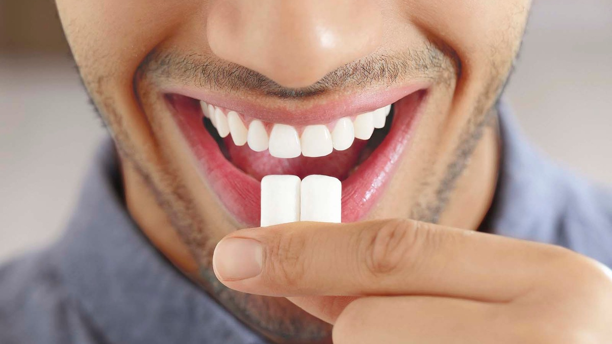 Der Zahnpflege-Zusatz-Joker: Zuckerfreier Kaugummi unterstützt die Kariesprävention - Foto: presseportal.de