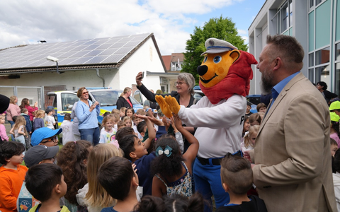 POL-OF: Kinderkommissar LEON in Erlensee: LEON-Hilfe-Inseln vor 180 Vorschulkindern vorgestellt! - Foto: presseportal.de