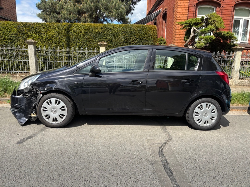 POL-SZ: Pressemitteilung der Polizei Peine vom 07.05.2025: Auto in Vechelde beschädigt - Zeugen gesucht - Foto: presseportal.de