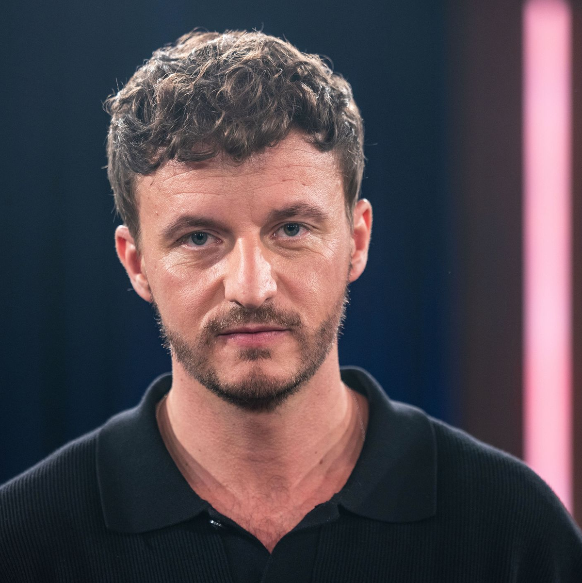 Der Podcaster und Moderator Tommi Schmitt. (Archivbild) - Foto: Oliver Berg/dpa