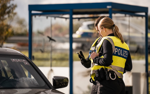 Bundespolizeidirektion München: Ohne Fahrerlaubnis zwischen Savona und Sachsen/ Bundespolizei deckt doppelte Asylantragstellung auf - Foto: presseportal.de