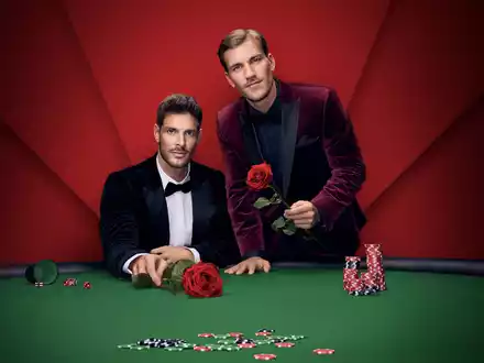 Sie verteilen bald die Rosen auf RTL: der Kölner Versicherungsfachmann Martin Braun und der Berliner Fotograf Felix Stein. (Handout) - Foto: RTL / Benno Kraehahn/dpa