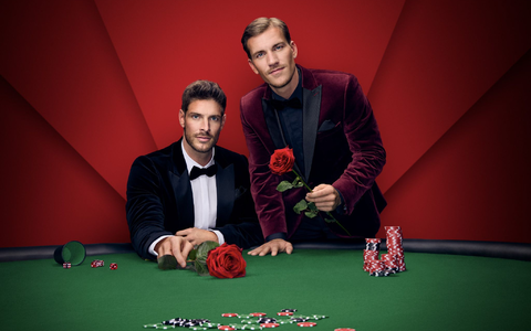 Sie verteilen bald die Rosen auf RTL: der Kölner Versicherungsfachmann Martin Braun und der Berliner Fotograf Felix Stein. (Handout) - Foto: RTL / Benno Kraehahn/dpa Sie verteilen bald die Rosen auf RTL: der Kölner Versicherungsfachmann Martin Braun und der Berliner Fotograf Felix Stein. (Handout) - Foto: RTL / Benno Kraehahn/dpa